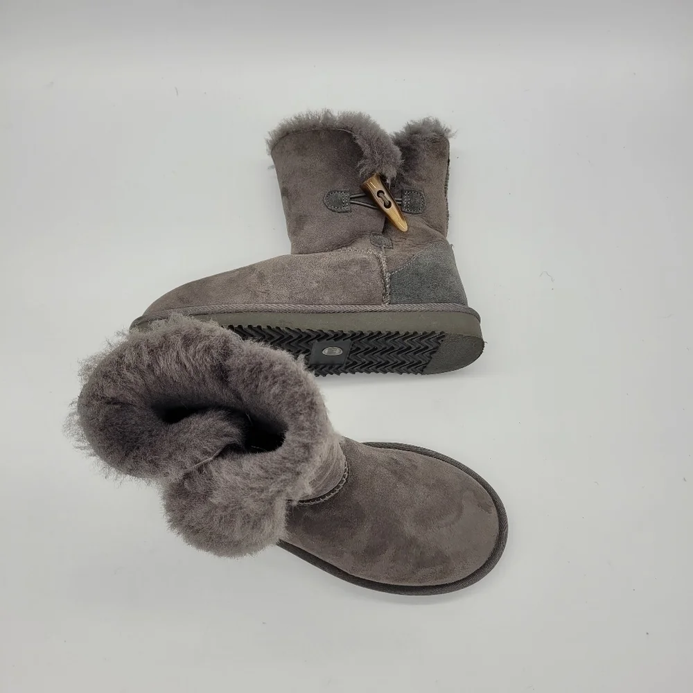 Cozie Steps Shoes Women's 6.5 Genuine Australian Sheepskin Toggle Short Boots